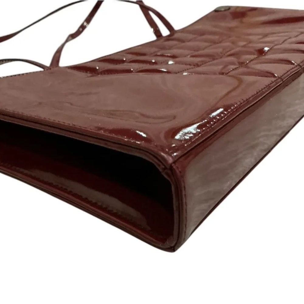 ✨💎CHANEL💎✨Vintage East West Quilted Patent Leather Chocolate Bar. 5 Series! - Picture 2 of 8